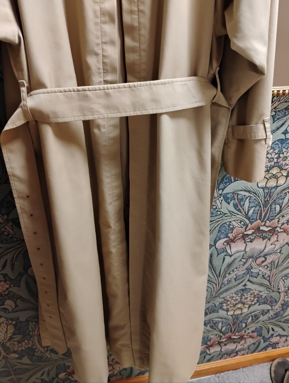 Vintage Burberry Classic Beige Trench Coat Single Breasted with Belt - Picture 5 of 14